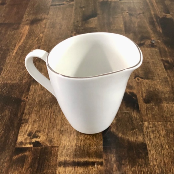 Vintage 1950’s Platinum ‘Rose Rhapsody’ Cream Server by Castlecourt Fina China - Picture 3 of 6